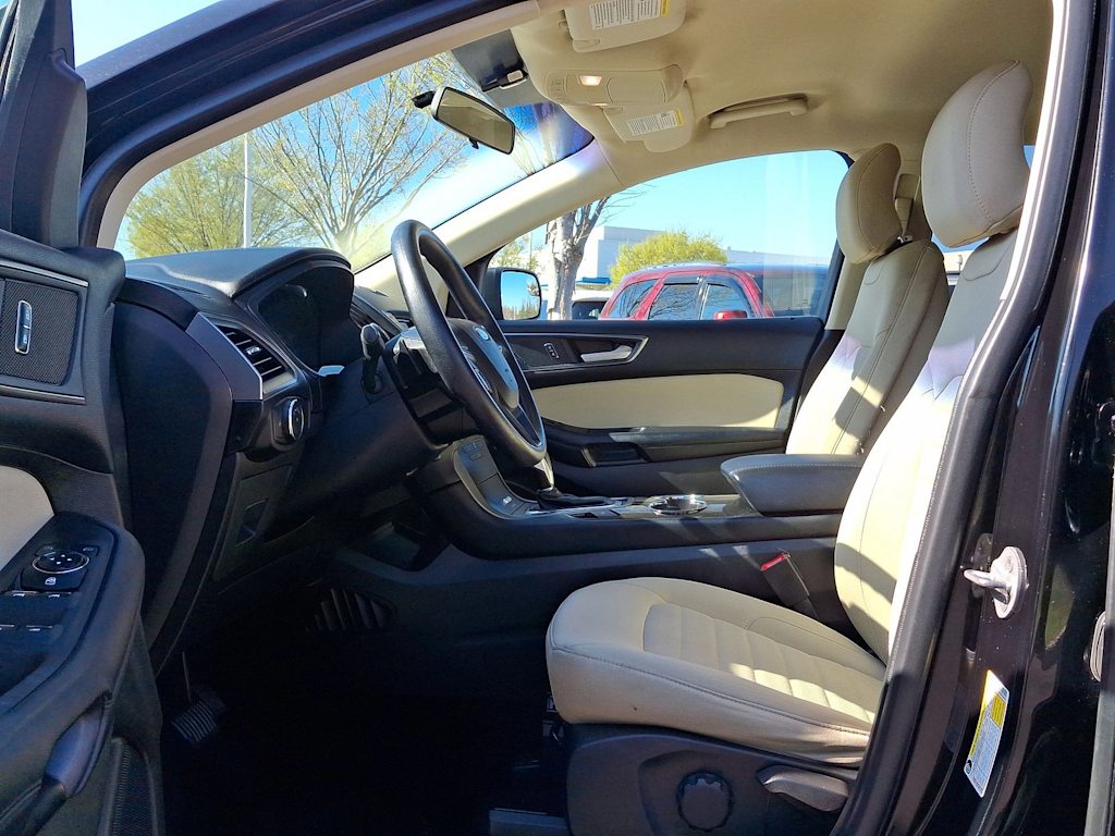 2017 Ford Edge SE 10