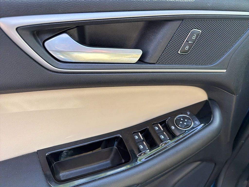 Thumbnail: 2020 Ford Edge - 13