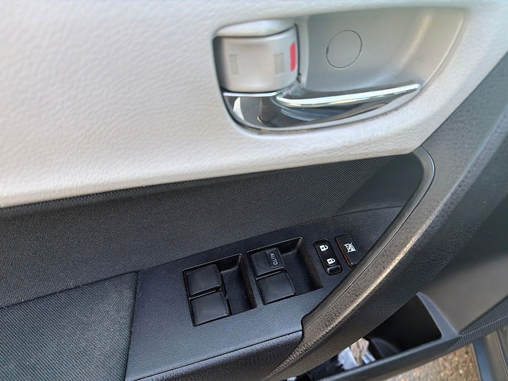 Thumbnail: 2016 Toyota Corolla - 16