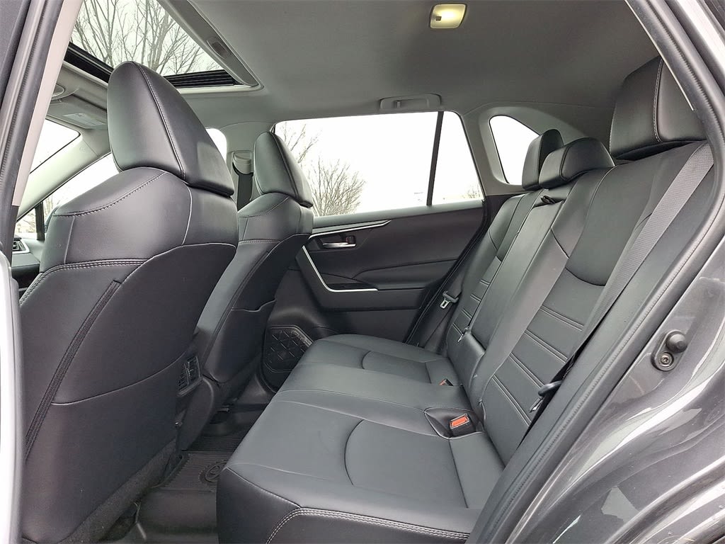 Thumbnail: 2022 Toyota RAV4 - 10