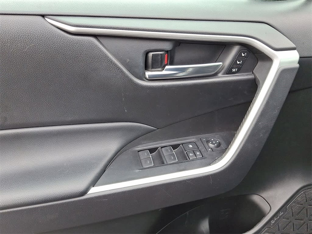 Thumbnail: 2022 Toyota RAV4 - 19