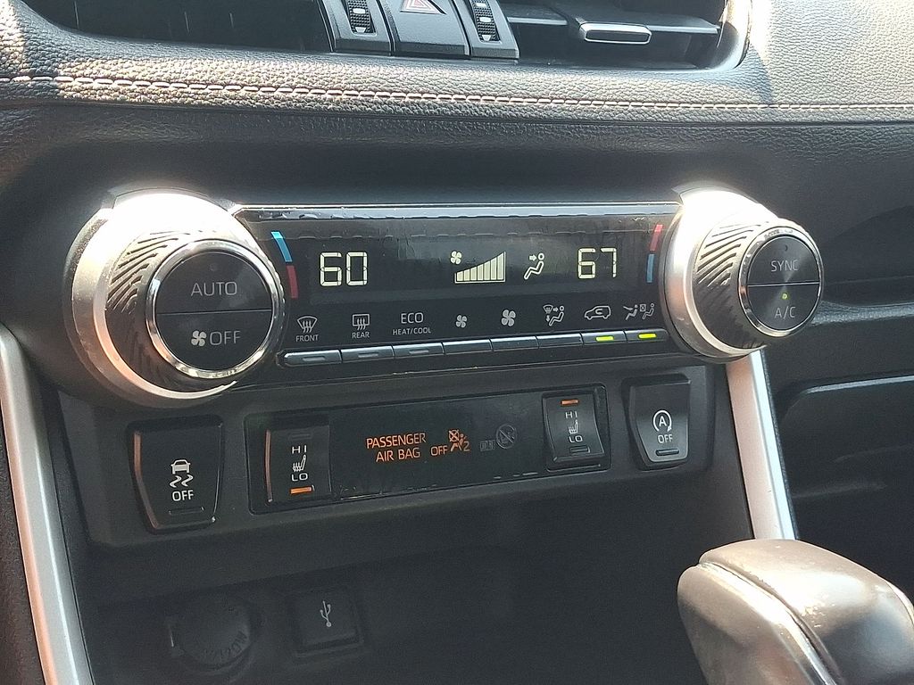 Thumbnail: 2021 Toyota RAV4 - 22