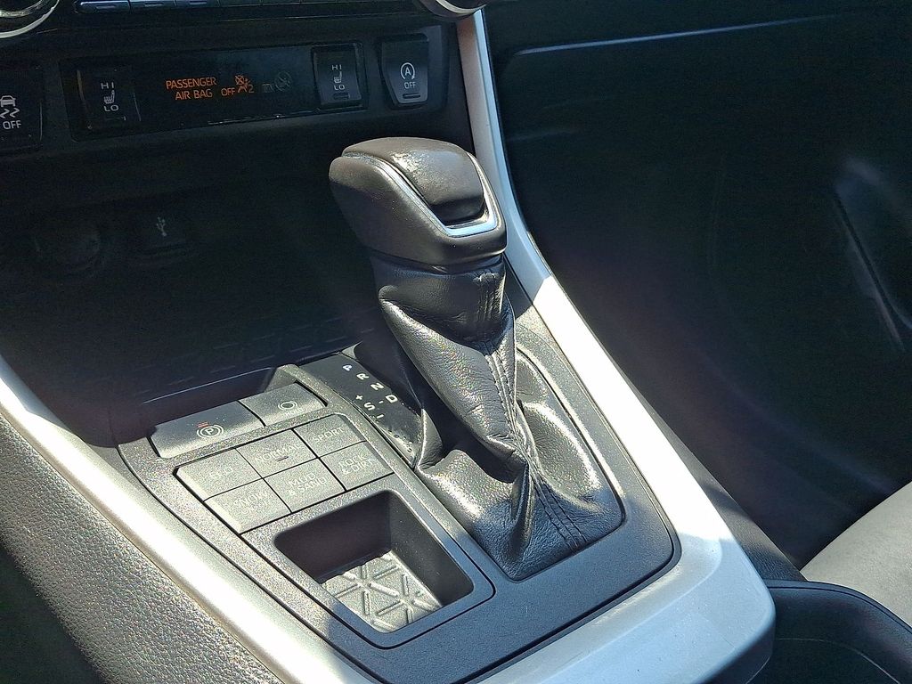 Thumbnail: 2021 Toyota RAV4 - 11