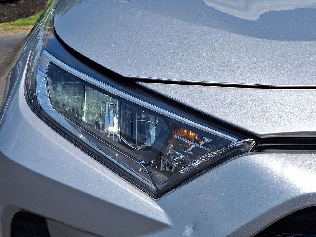 Thumbnail: 2021 Toyota RAV4 - 27