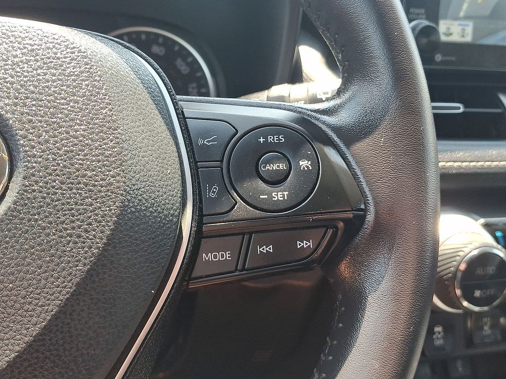 Thumbnail: 2021 Toyota RAV4 - 21