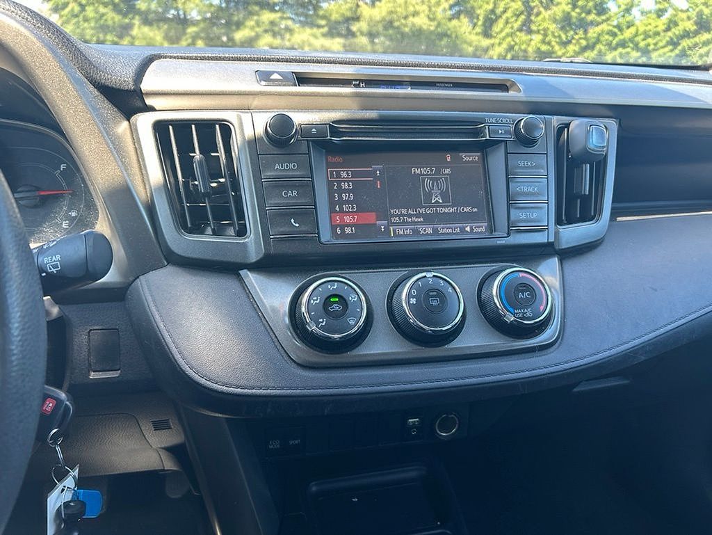 Thumbnail: 2015 Toyota RAV4 - 15