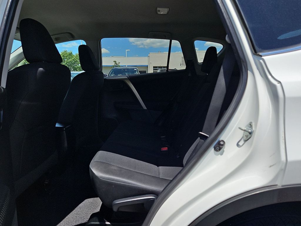 Thumbnail: 2015 Toyota RAV4 - 29