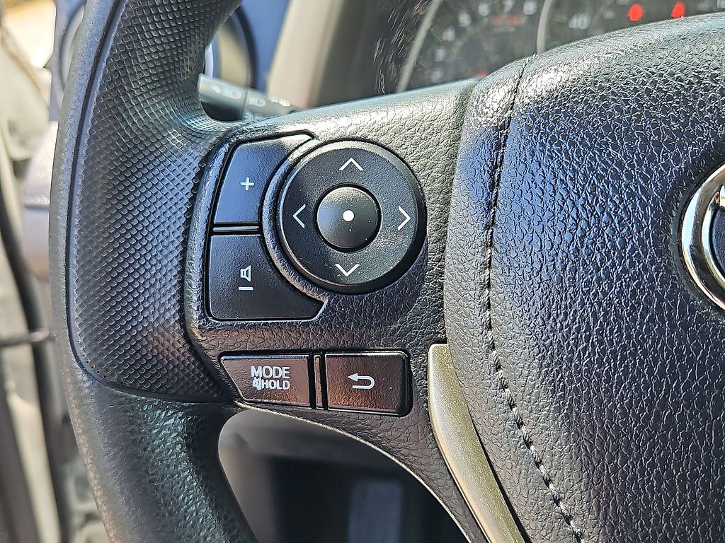 Thumbnail: 2015 Toyota RAV4 - 26