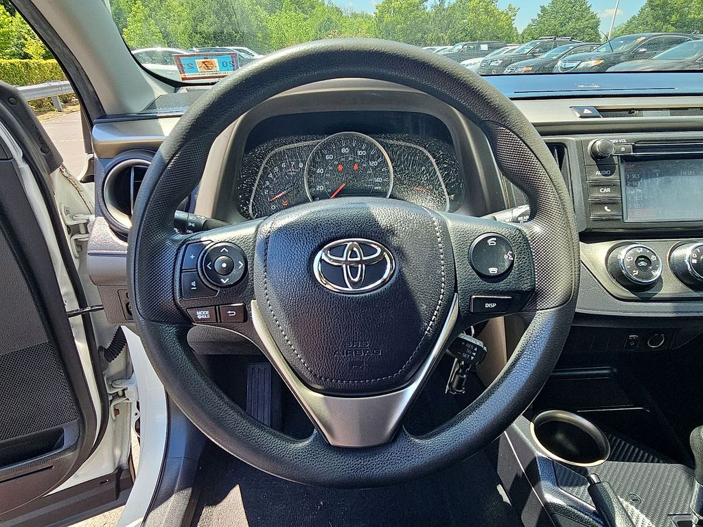 Thumbnail: 2015 Toyota RAV4 - 13