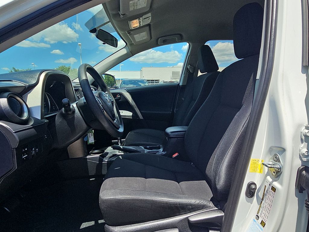 Thumbnail: 2015 Toyota RAV4 - 10