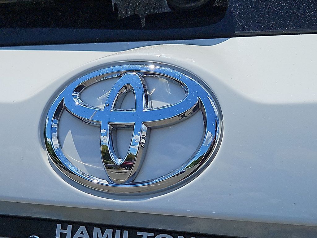 Thumbnail: 2015 Toyota RAV4 - 7