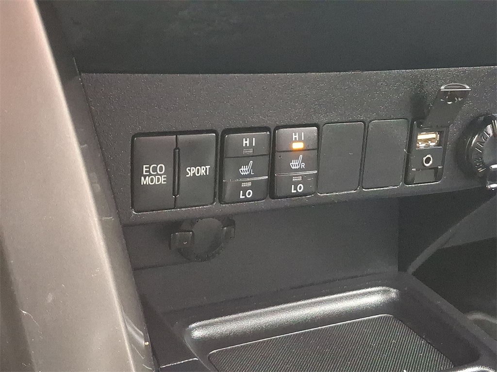 Thumbnail: 2014 Toyota RAV4 - 17