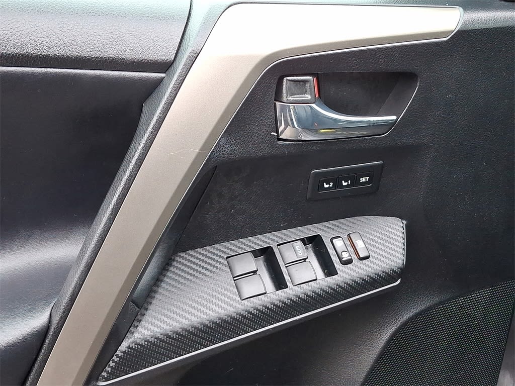 Thumbnail: 2014 Toyota RAV4 - 13