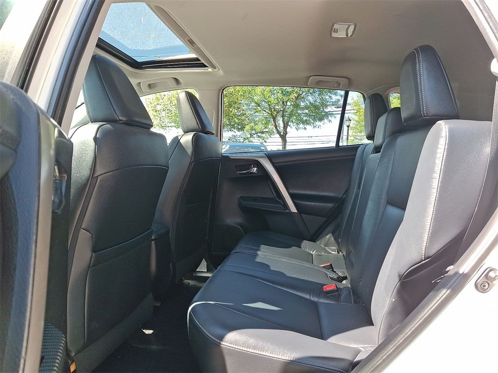 Thumbnail: 2015 Toyota RAV4 - 9