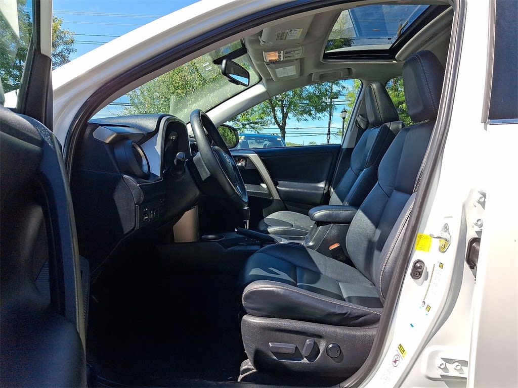 Thumbnail: 2015 Toyota RAV4 - 8