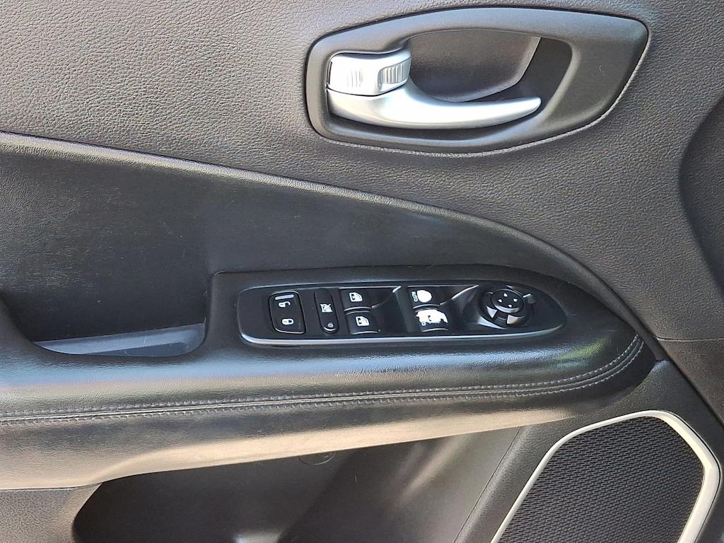 2018 Jeep Compass Latitude 17