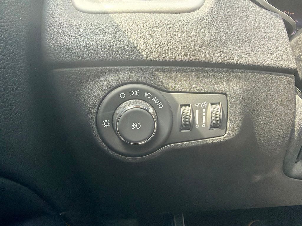 Thumbnail: 2018 Jeep Compass - 22