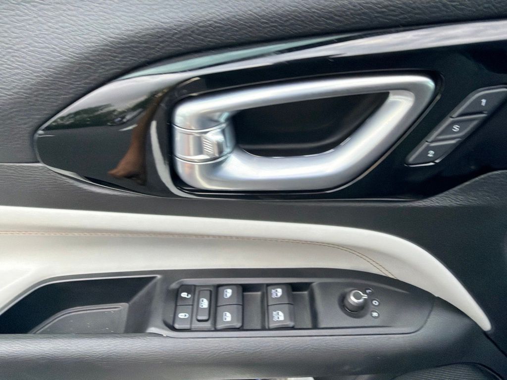 Thumbnail: 2022 Jeep Compass - 17