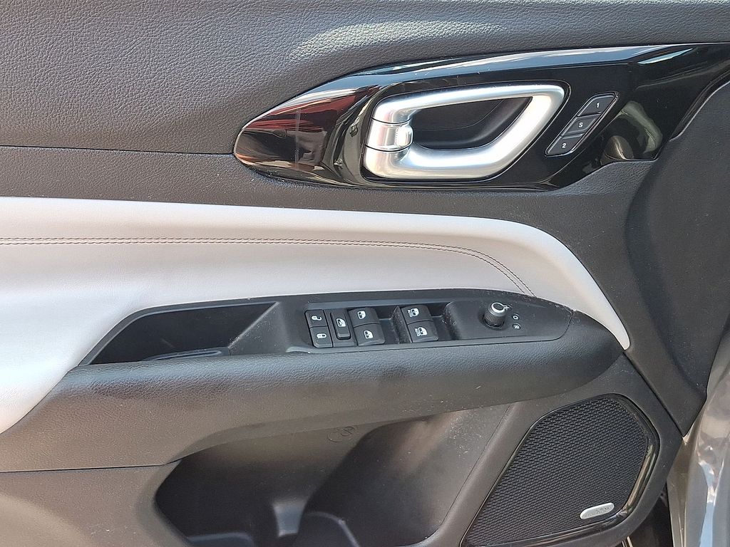 Thumbnail: 2022 Jeep Compass - 17
