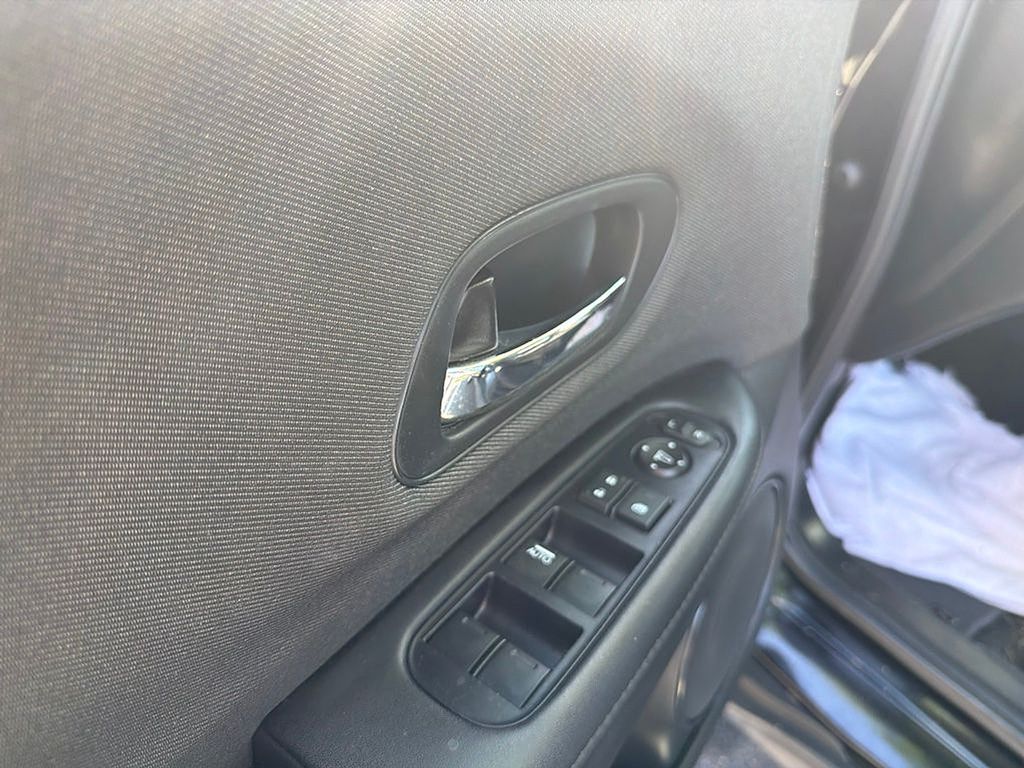 Thumbnail: 2019 Honda HR-V - 16