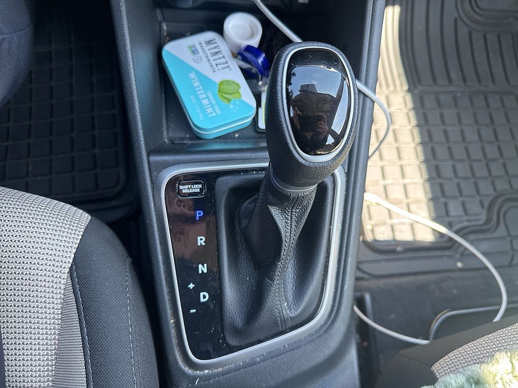 Thumbnail: 2022 Hyundai Accent - 9