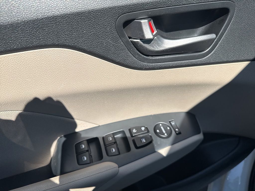 Thumbnail: 2022 Hyundai Accent - 14