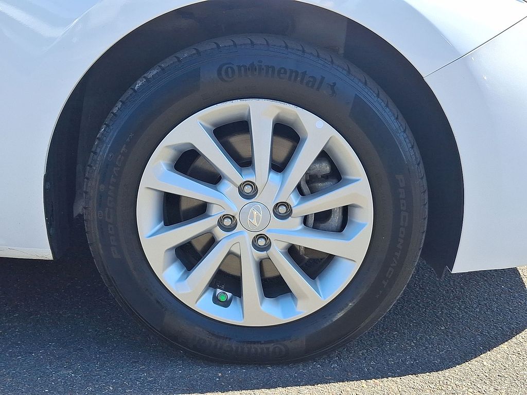 Thumbnail: 2022 Hyundai Accent - 7