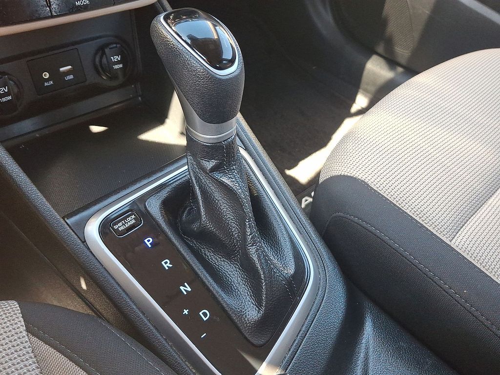 Thumbnail: 2022 Hyundai Accent - 12