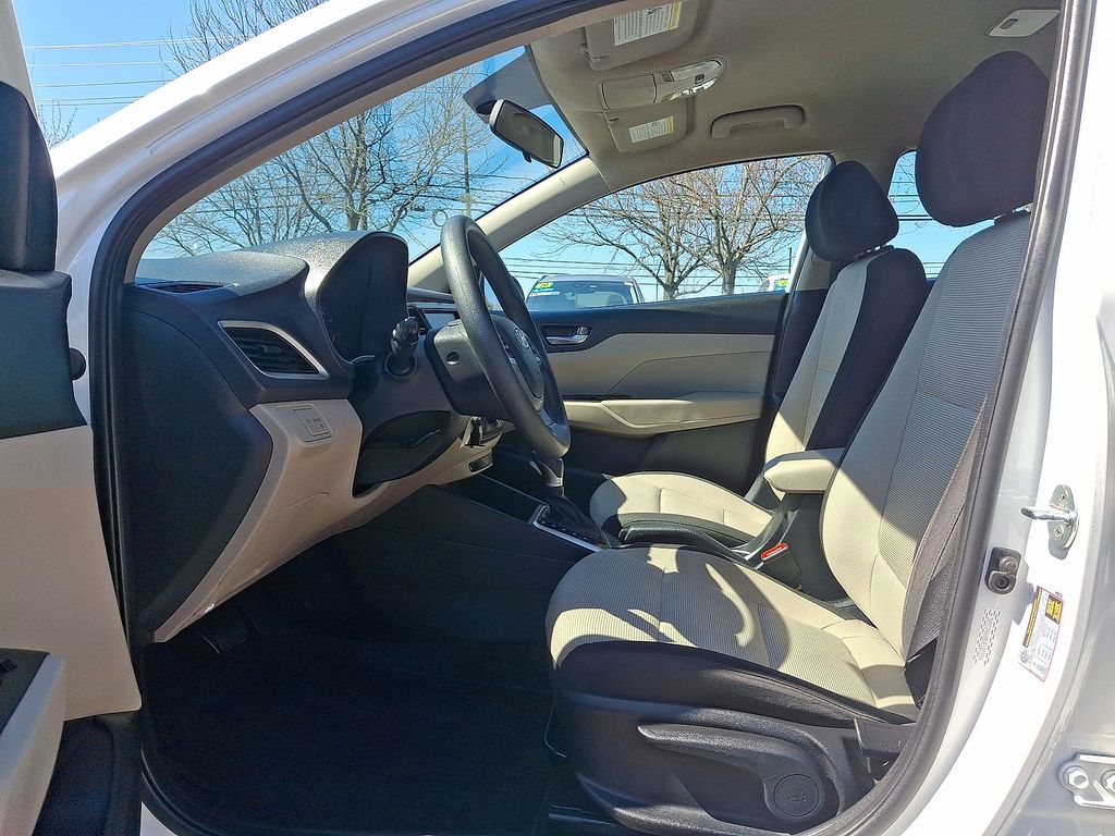 Thumbnail: 2022 Hyundai Accent - 9