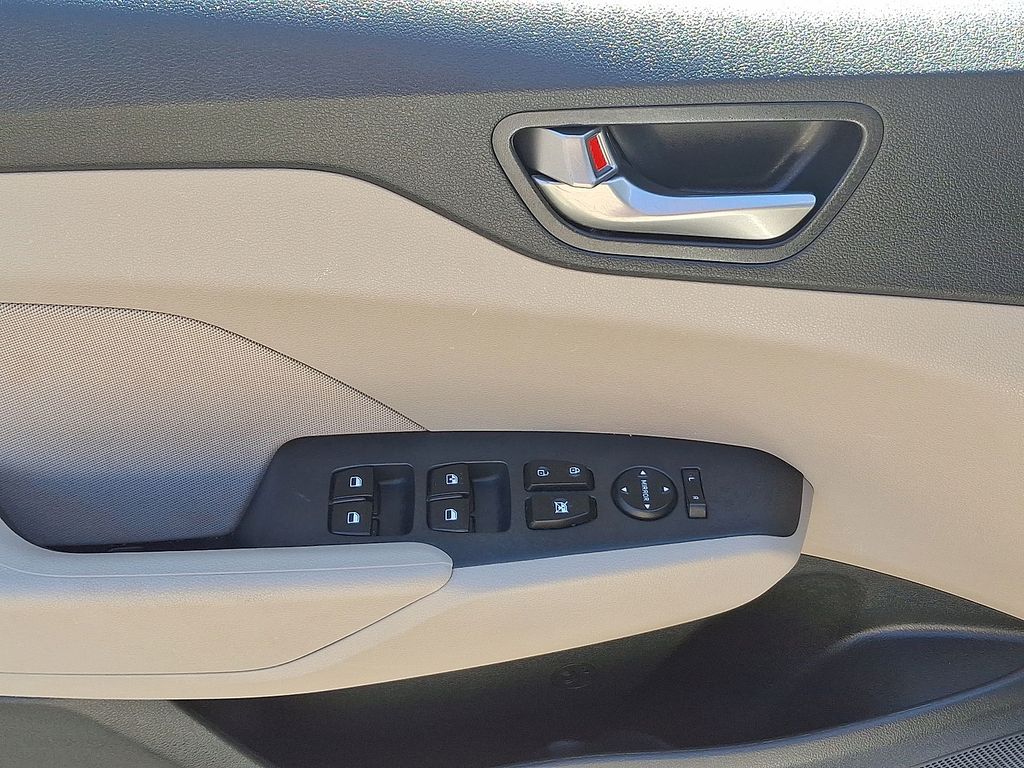 Thumbnail: 2022 Hyundai Accent - 18