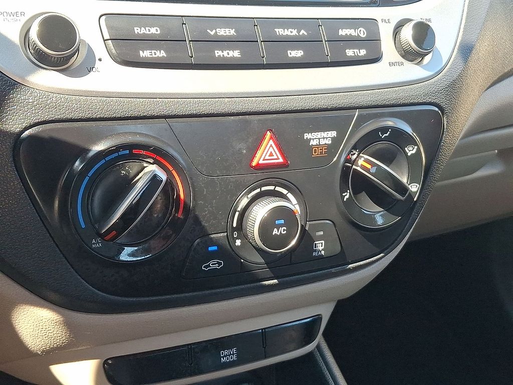 Thumbnail: 2022 Hyundai Accent - 22