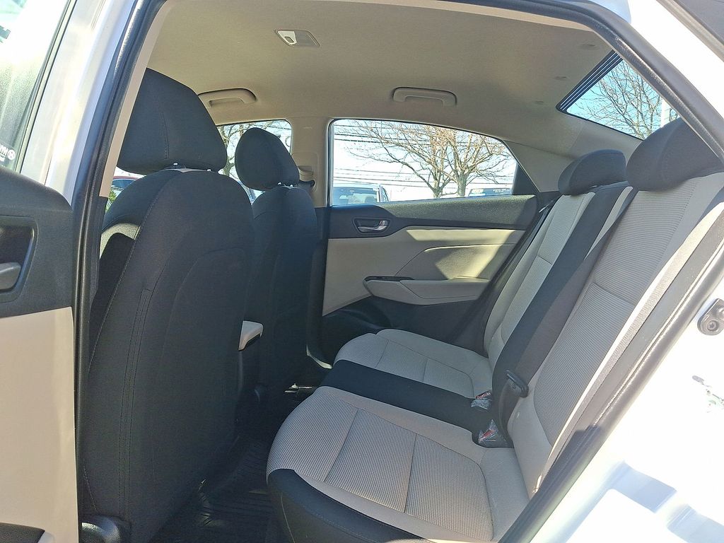 Thumbnail: 2022 Hyundai Accent - 10