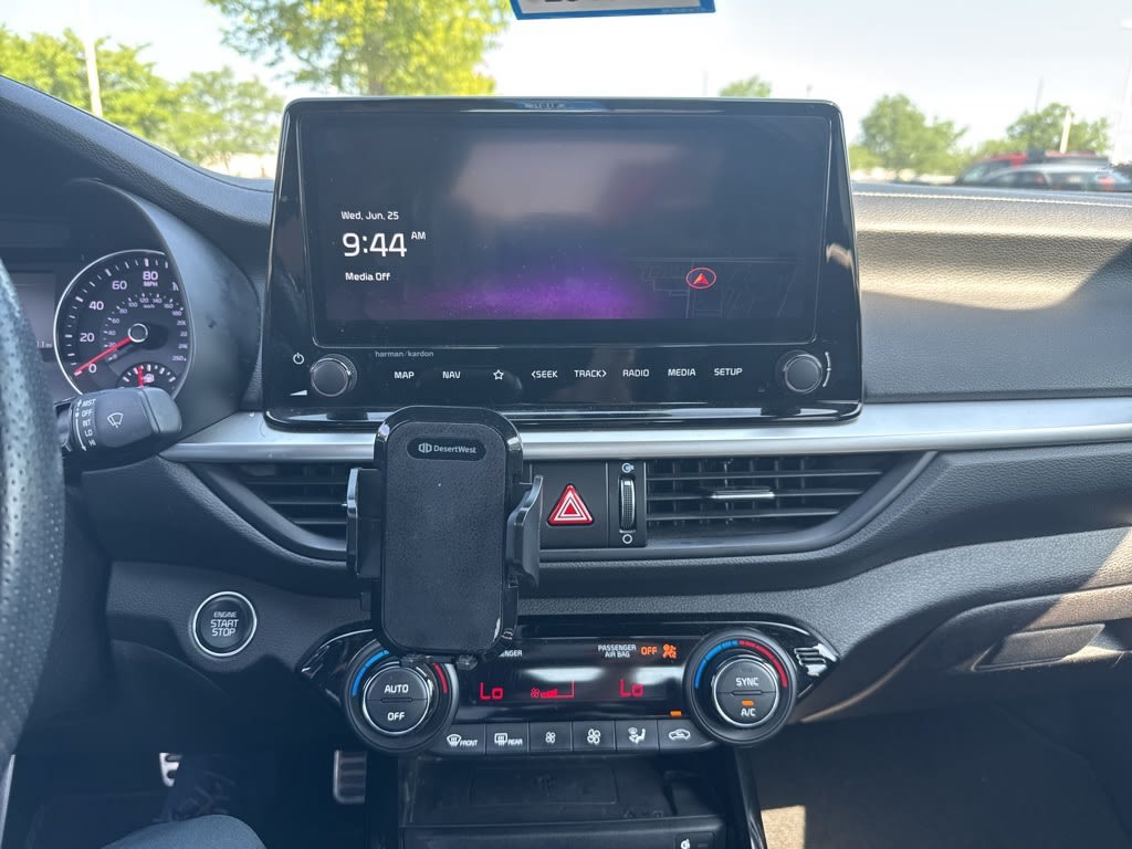 Thumbnail: 2022 Kia Forte - 16
