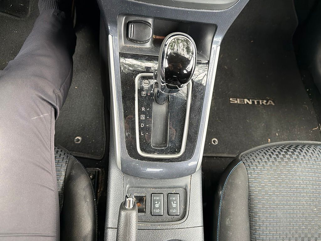 Thumbnail: 2016 Nissan Sentra - 10