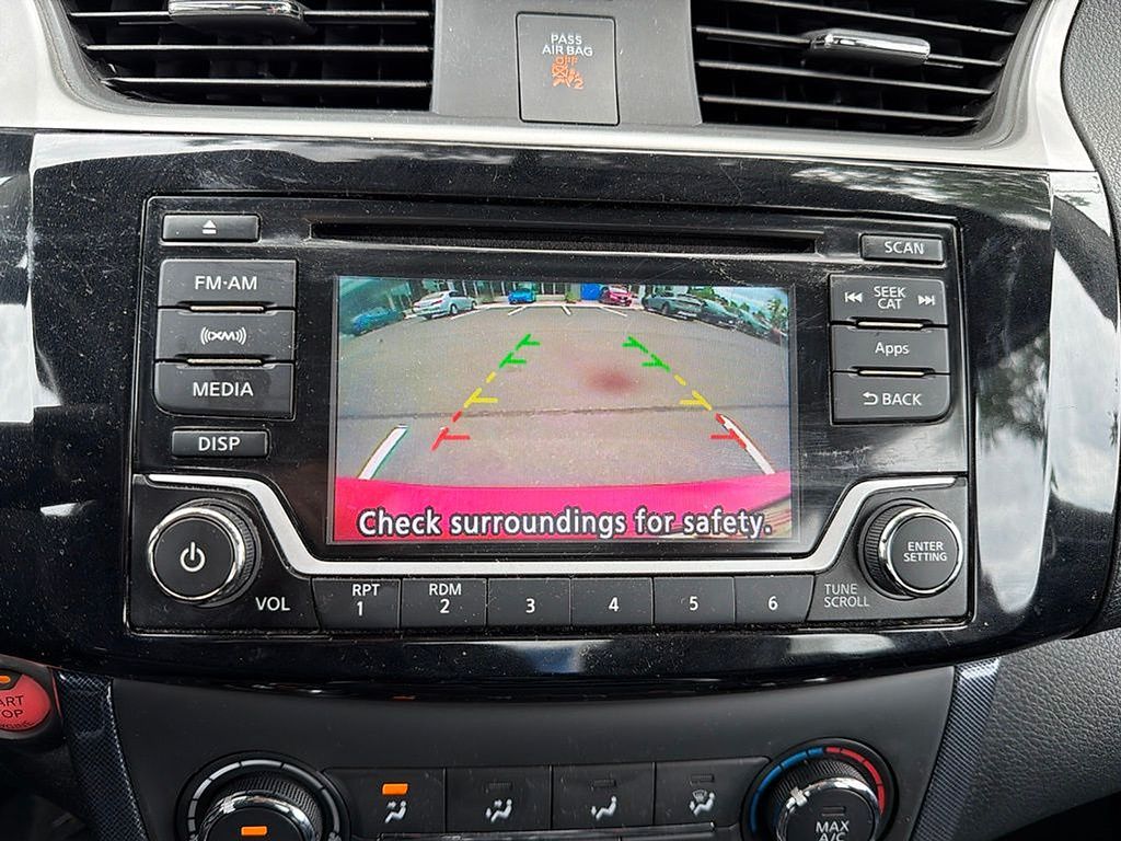 Thumbnail: 2016 Nissan Sentra - 9