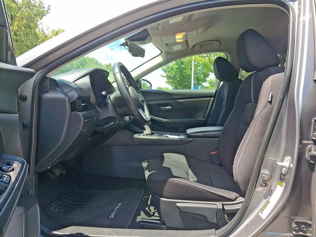 Thumbnail: 2020 Nissan Sentra - 9