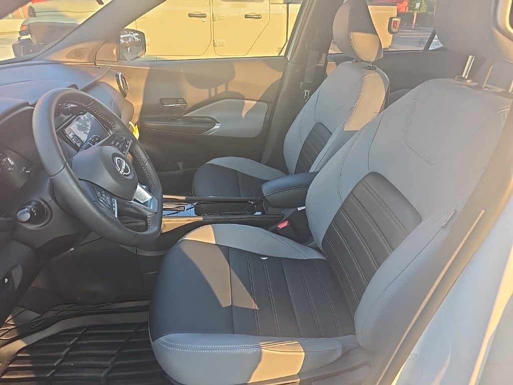 2024 Nissan Kicks SR 6