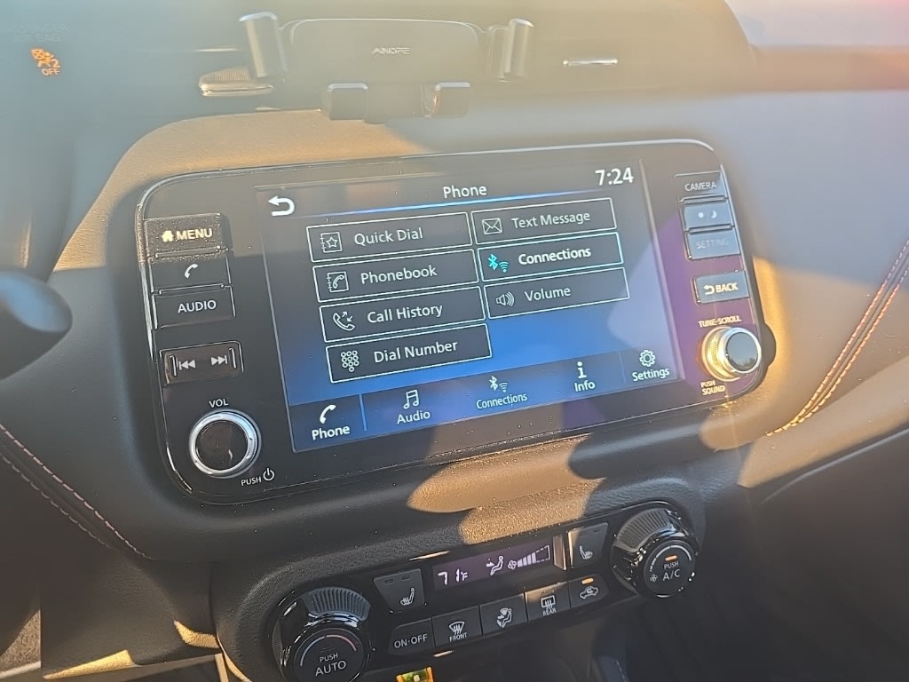 2024 Nissan Kicks SR 10