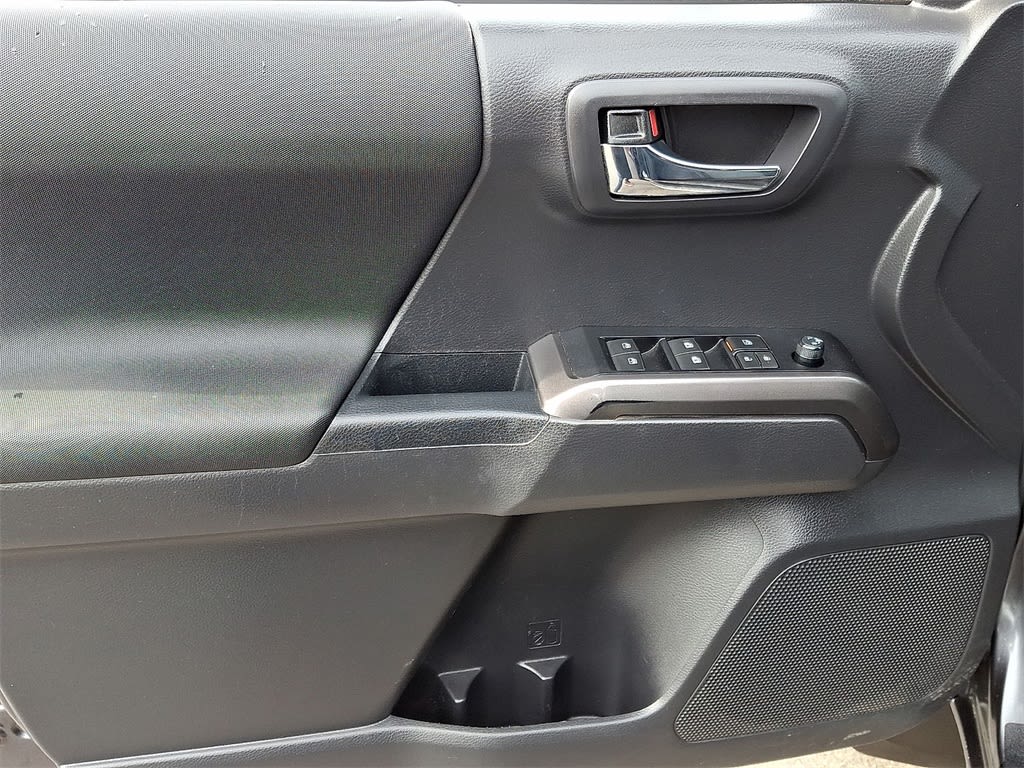 Thumbnail: 2022 Toyota Tacoma - 17