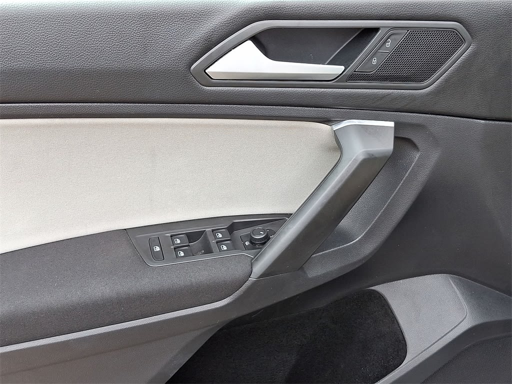 Thumbnail: 2021 Volkswagen Tiguan - 18