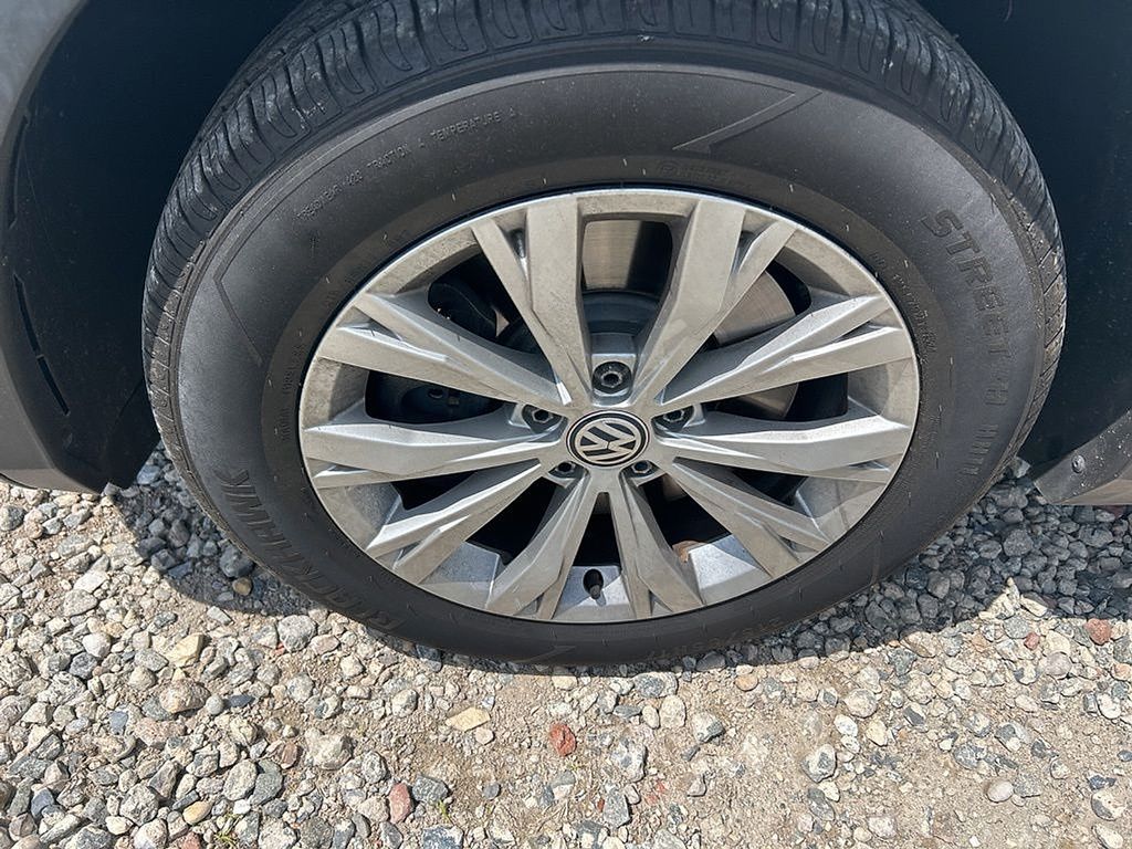 Thumbnail: 2018 Volkswagen Tiguan - 15