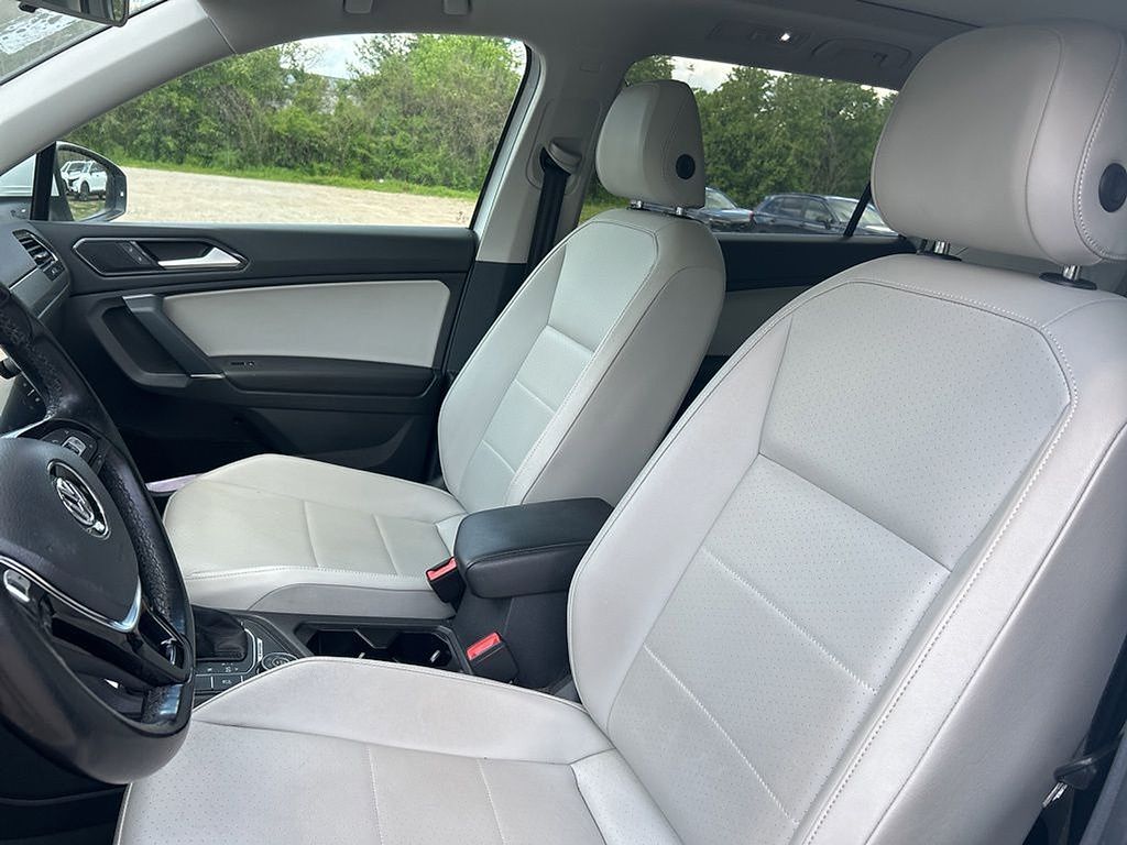 Thumbnail: 2018 Volkswagen Tiguan - 9