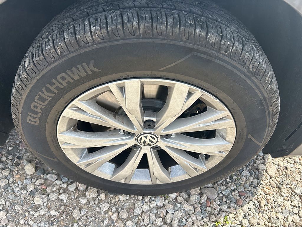 Thumbnail: 2018 Volkswagen Tiguan - 16
