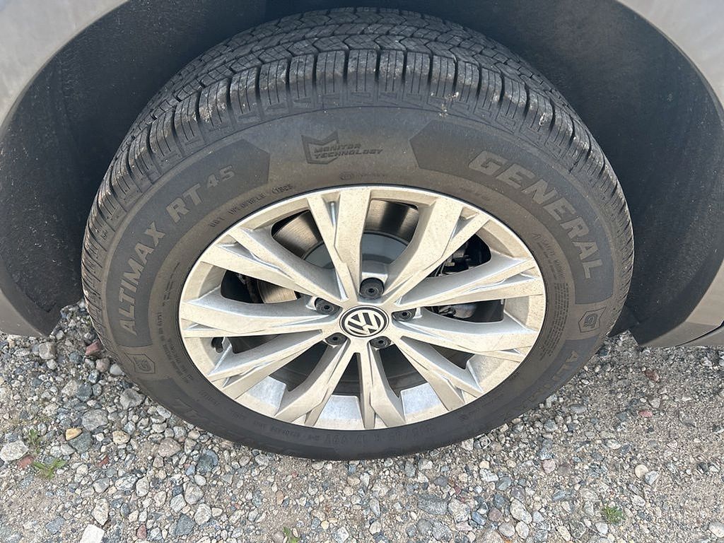 Thumbnail: 2018 Volkswagen Tiguan - 17