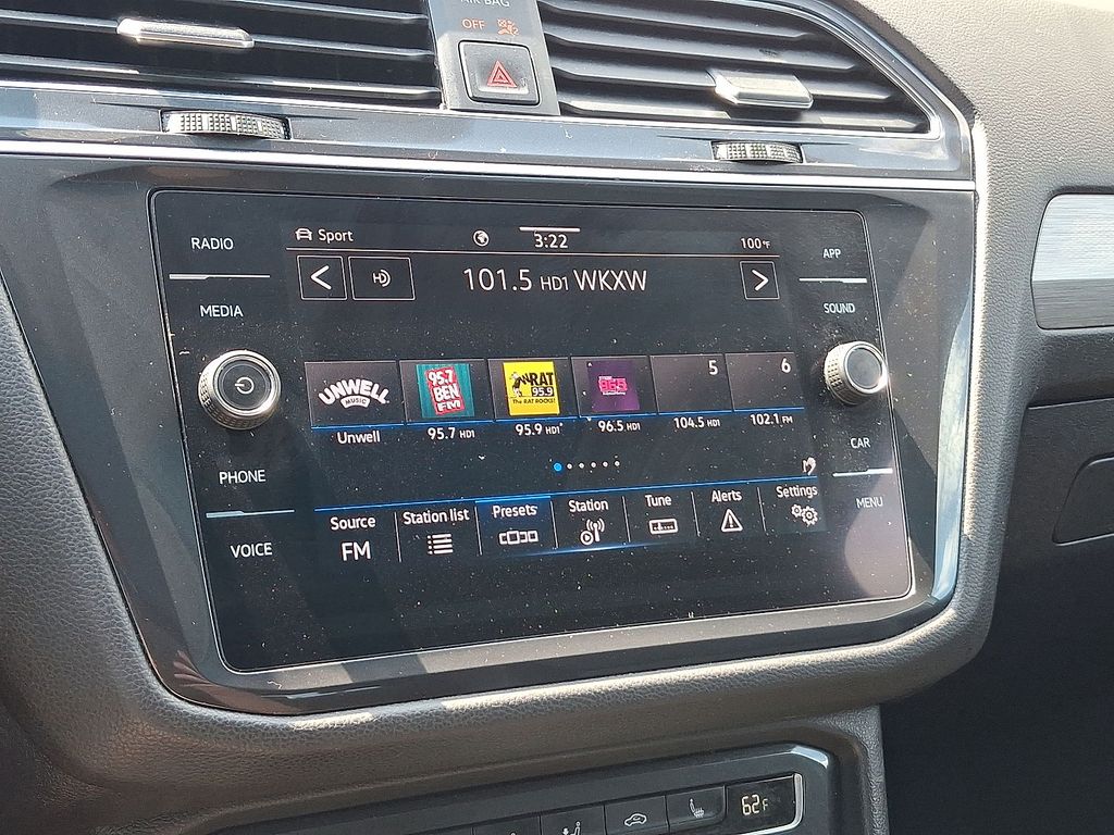 Thumbnail: 2021 Volkswagen Tiguan - 10
