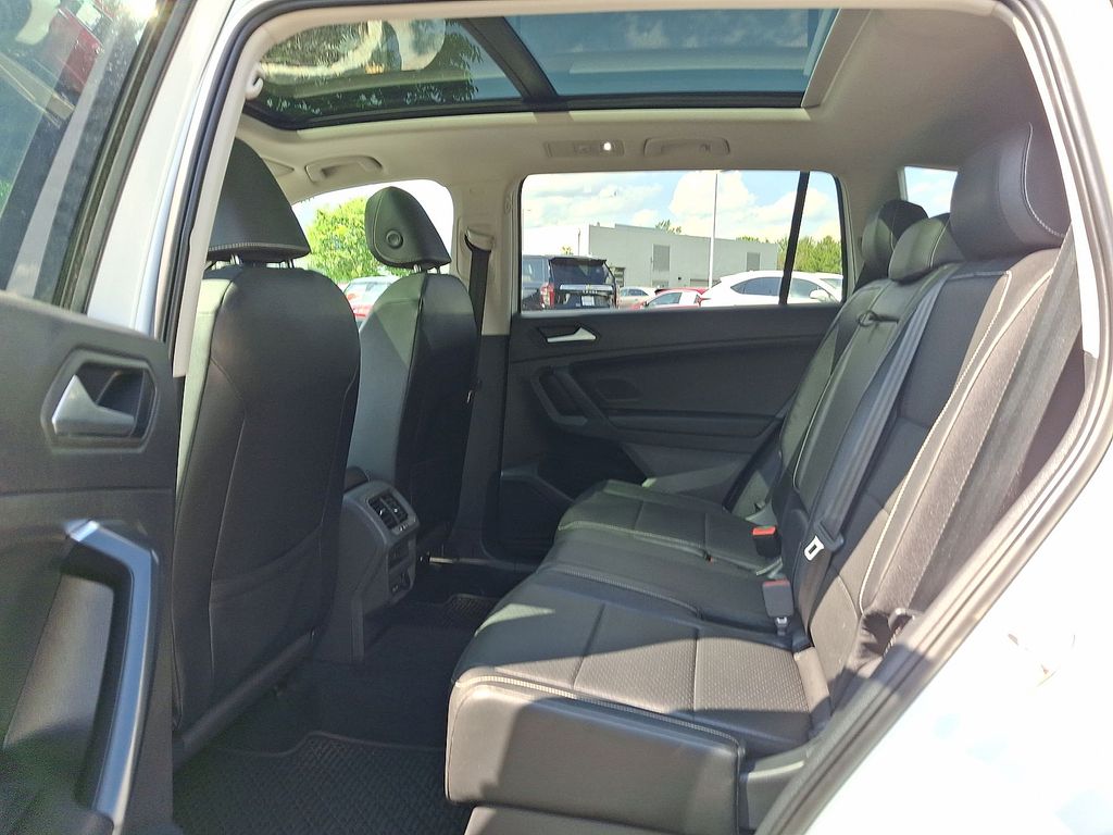 Thumbnail: 2021 Volkswagen Tiguan - 9