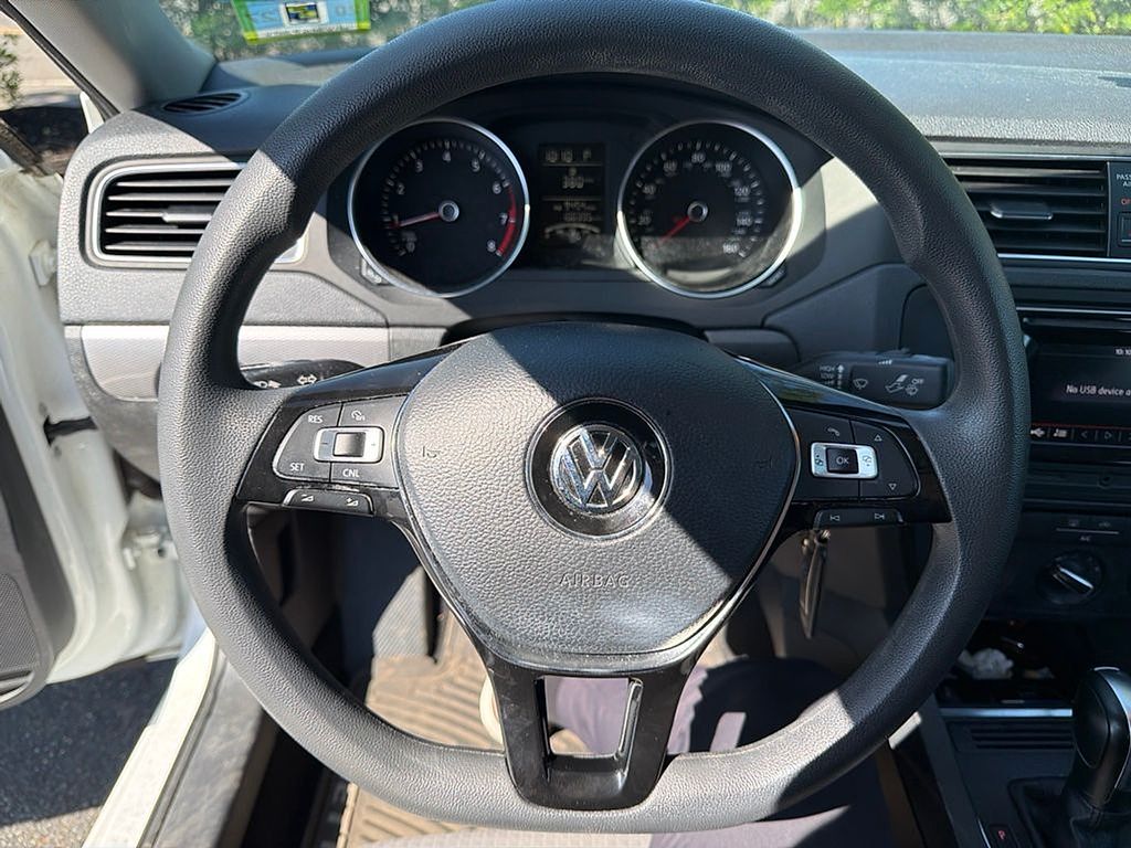 Thumbnail: 2018 Volkswagen Jetta - 2