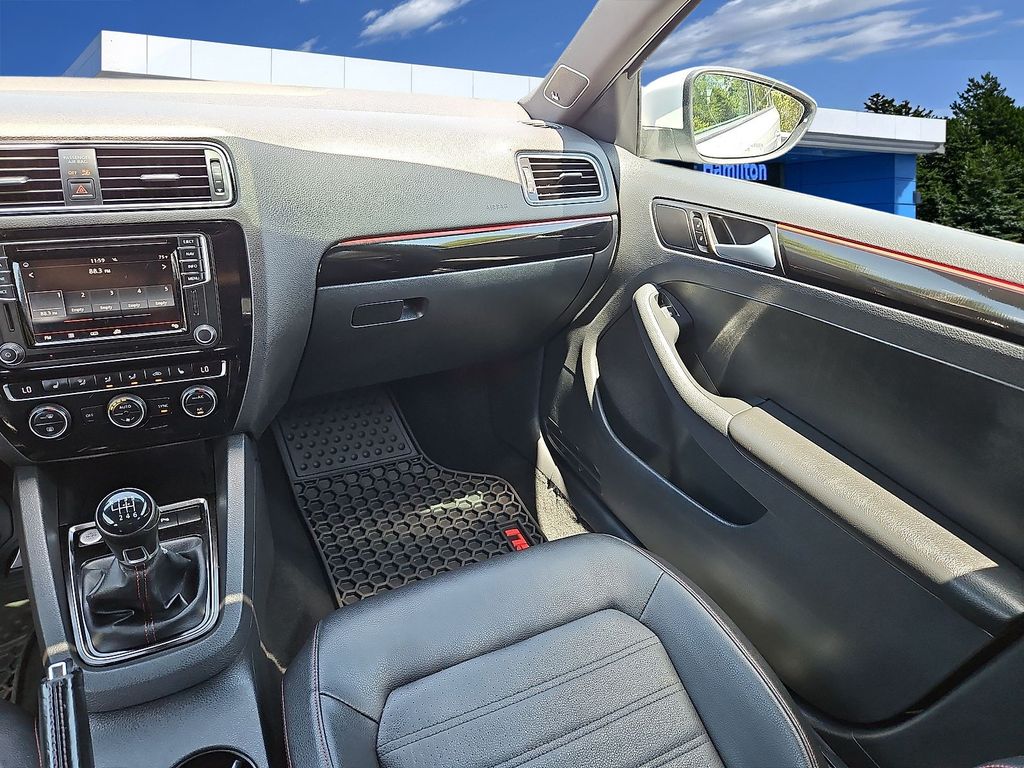 Thumbnail: 2017 Volkswagen Jetta - 8