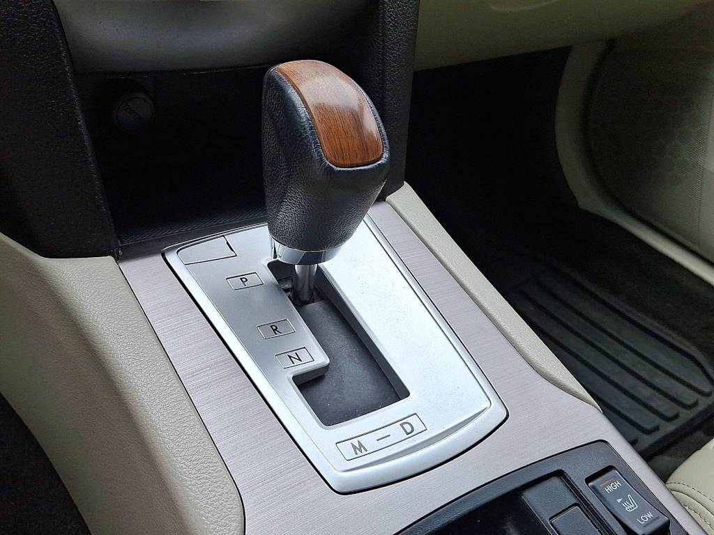 2013 Subaru Outback 3.6R Limited 11