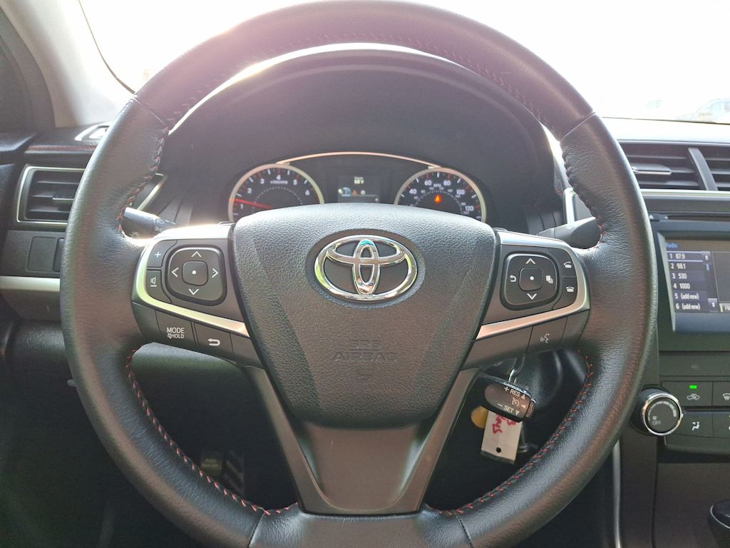 2017 Toyota Camry SE 2